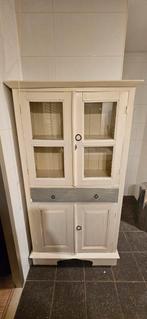 Kast wit met glazen deurtjes, Ophalen