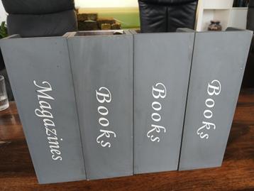 4 tijdschrift/ boek opbergcassettes beschikbaar voor biedingen