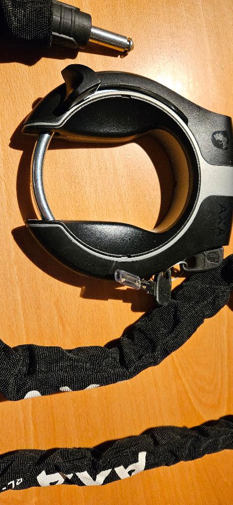 Gloednieuw AXA ringslot voor fiets, Fietsen en Brommers, Fietsaccessoires | Fietssloten, Nieuw, Ringslot, Ophalen of Verzenden