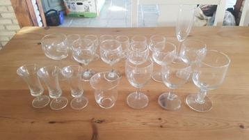 Diverse glazen, 21 stuks beschikbaar voor biedingen