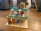 Houten garage met lift, Ophalen, Gebruikt, Rij- of Hobbelspeelgoed