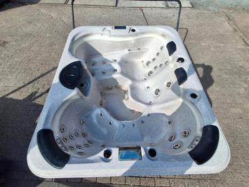 Mandalay spa Amerikaanse jacuzzi 💦7 DAGEN IN DE WEEK OPEN‼️ beschikbaar voor biedingen