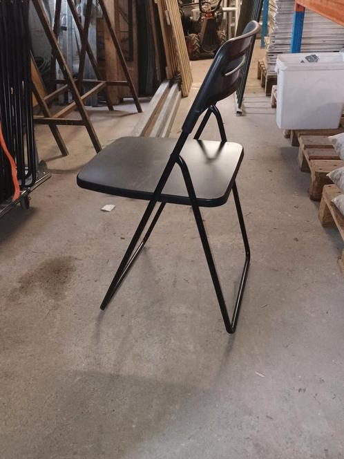 IKEA Zwarte Klapstoel - Praktisch en Stijlvol, Huis en Inrichting, Stoelen, Gebruikt, Eén, Kunststof, Metaal, Zwart, Ophalen of Verzenden