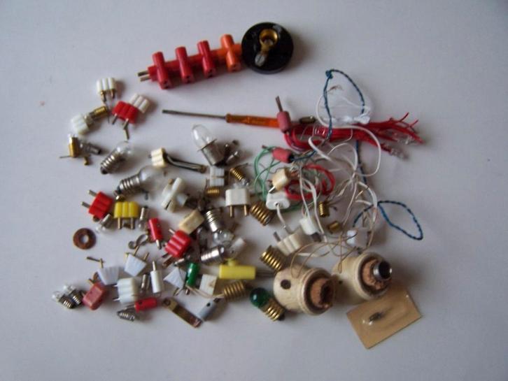 Stekkertjes, lampjes en draad, Verzamelen, Poppenhuizen en Toebehoren, Gebruikt, Poppenhuis, Ophalen of Verzenden