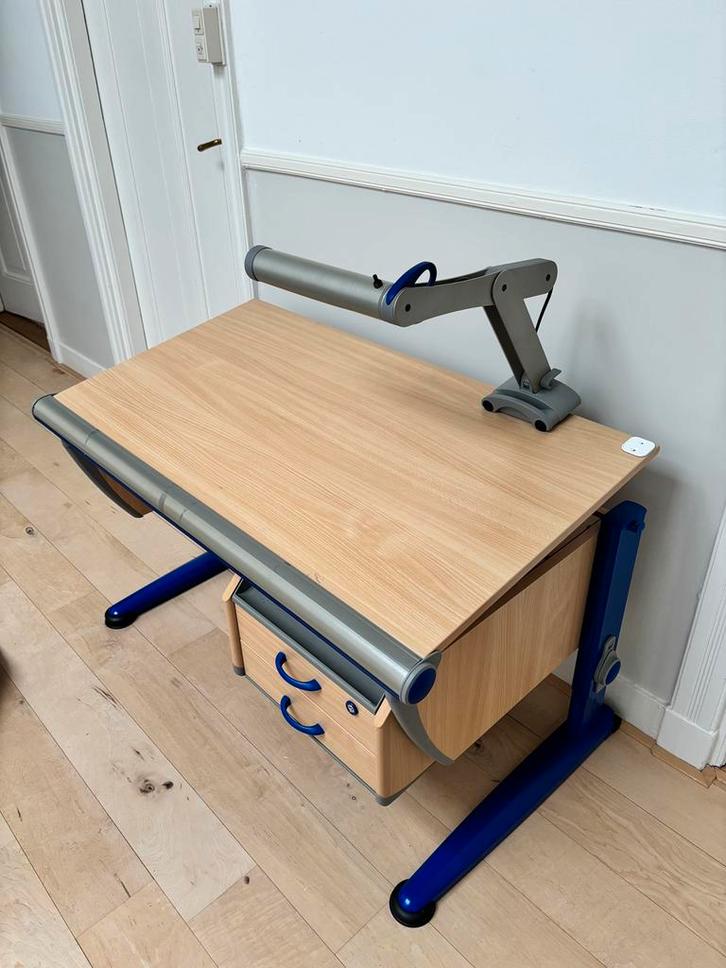 Gratis af te halen: Moll kwaliteit kinderbureau, Kinderen en Baby's, Kinderkamer | Tafels en Stoelen, Zo goed als nieuw, Tafel(s)
