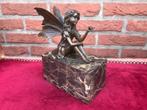 lieflijke kleine vlinderfee, brons en marmer, Antiek en Kunst, Ophalen of Verzenden, Brons