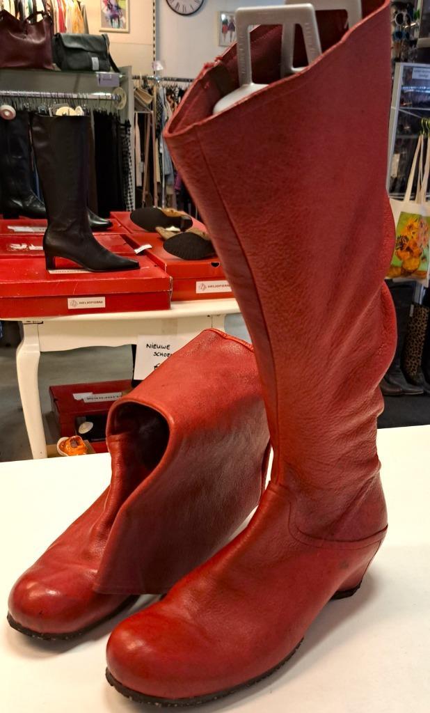 Vialis donker rode echt leren laarzen wedges mt 39 nr 43750, Kleding | Dames, Schoenen, Zo goed als nieuw, Hoge laarzen, Rood