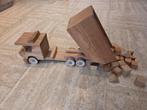 Houten kiepwagen met blokken, Kinderen en Baby's, Speelgoed | Houten speelgoed, Ophalen of Verzenden, Zo goed als nieuw, Rij- of Hobbelspeelgoed