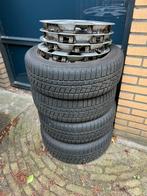 Set winterbanden met wieldoppen 195/55 R16 - profiel goed, Ophalen, Gebruikt