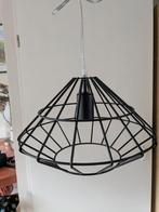 Nieuwe  zwart metalen hanglamp drie stuks, Ophalen of Verzenden, Zo goed als nieuw, Minder dan 50 cm
