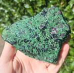 Grote Robijn in Zoisiet met veel Robijn stukjes edelsteen, Ophalen of Verzenden