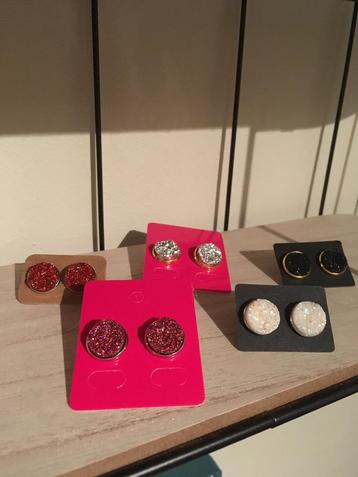 Glitter oorbellen beschikbaar voor biedingen