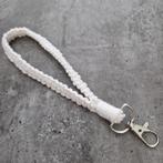 Handgemaakte Macramé Sleutelhanger/Polsband - Wit, Ophalen of Verzenden, Nieuw, Overige typen