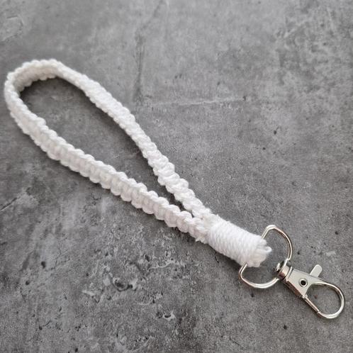 Handgemaakte Macramé Sleutelhanger/Polsband - Wit, Verzamelen, Sleutelhangers, Nieuw, Overige typen, Ophalen of Verzenden