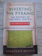 Voetbalboek Inverting the Pyramid, Ophalen of Verzenden, Zo goed als nieuw, Jonathan Wilson, Balsport