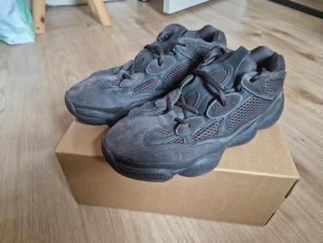 Yeezy 500 Utility Black maat 42 beschikbaar voor biedingen