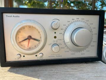 Tivoli Audio Wekkerradio + Extra Speaker beschikbaar voor biedingen