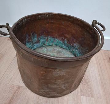 Oude koperen marmite ketel beschikbaar voor biedingen