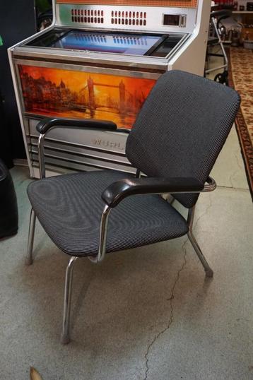 Vintage stoel Gispen R5 beschikbaar voor biedingen