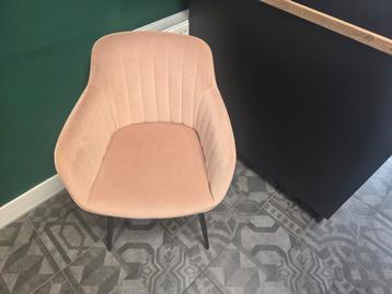 Roze velvet stoel beschikbaar voor biedingen