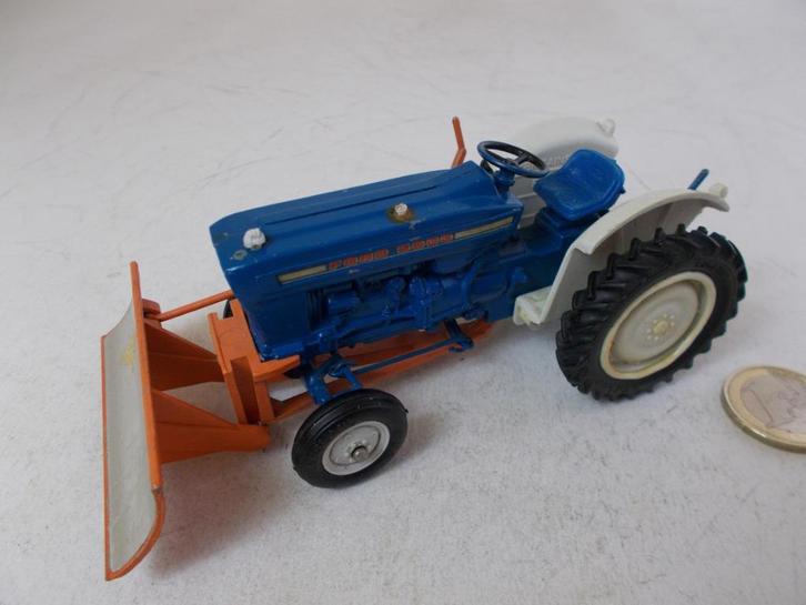 Britains Ltd. 9527 (1965) SUPER MAJOR FORD 5000 TRACTOR. (B), Hobby en Vrije tijd, Modelauto's | 1:32, Zo goed als nieuw, Tractor of Landbouw