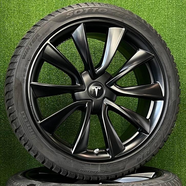 Originele 19 inch Tesla Model 3 velgen met winterbanden, Auto-onderdelen, Banden en Velgen, Banden en Velgen, Winterbanden, 19 inch