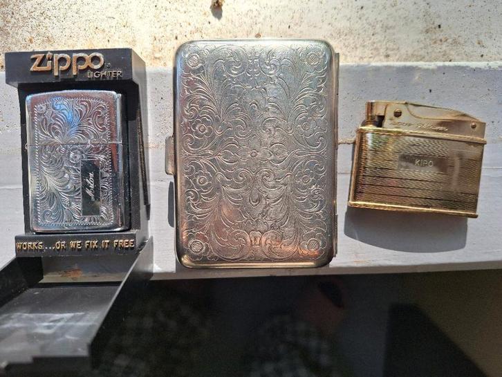 Vintage aanstekers en sigaretten blikje, Verzamelen, Rookartikelen, Aanstekers en Luciferdoosjes, Gebruikt, Aansteker, Ophalen of Verzenden
