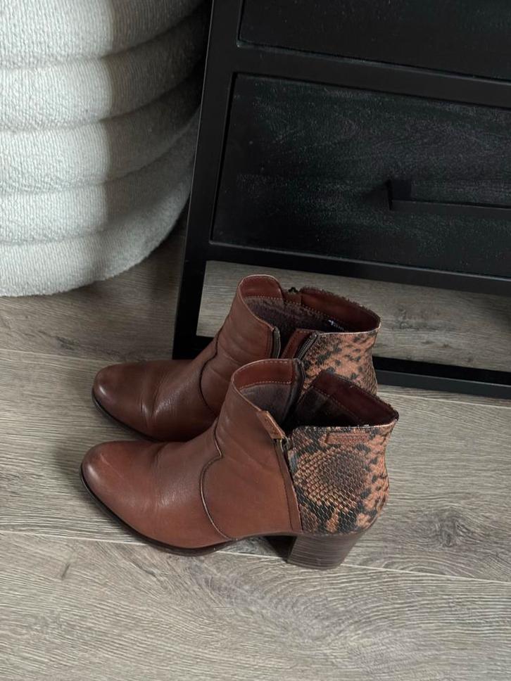 Tamaris Laarsjes Maat 38, Kleding | Dames, Schoenen, Zo goed als nieuw, Lage of Enkellaarzen, Bruin, Ophalen of Verzenden