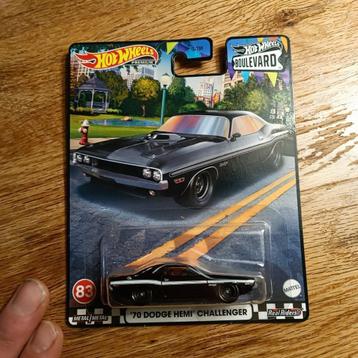 Hot Wheels Premium Boulevard 70 Dodge HEMI Challenger beschikbaar voor biedingen