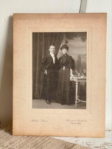 Brocante oude foto hard karton 22,5 x 17 cm beschikbaar voor biedingen