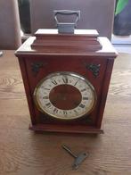 Antieke staande klokje, Ophalen