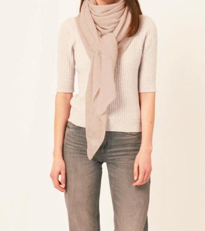 Royale Repeat Casmere puntsjaal NUDE NW200,-, Kleding | Dames, Mutsen, Sjaals en Handschoenen, Zo goed als nieuw, Sjaal, Ophalen of Verzenden