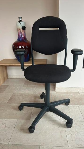 Ahrend 220 bureaustoel, zwart. Izgst. Volop instelopties beschikbaar voor biedingen