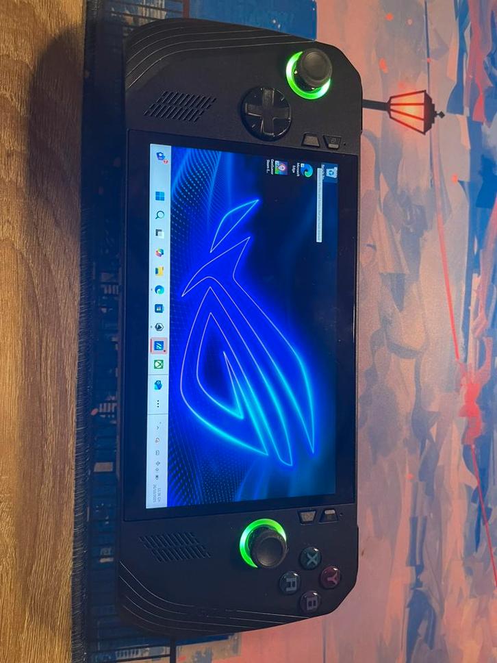 Asus Rog Ally X + Hoesje- jaar garantie - TB SSD - 24 GB Ram, Spelcomputers en Games, Spelcomputers | Overige, Zo goed als nieuw