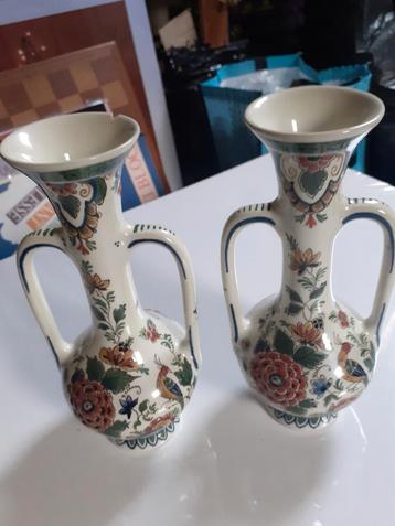 Twee Delfts Blauwe Vaasjes beschikbaar voor biedingen