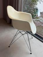 Vitra Eames DAR Stoel - Verkleurd, Huis en Inrichting, Stoelen, Ophalen, Kunststof, Gebruikt, Wit