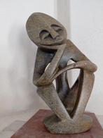 Schitterend beeldje "De Denker" – Mosgroen Soapsteen. LARGE, Antiek en Kunst, Ophalen of Verzenden