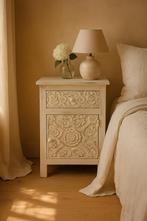 massief houten nachtkastjes – Handgesneden bloemenpatroon, Huis en Inrichting, Tafels | Bijzettafels, Ophalen, Minder dan 45 cm