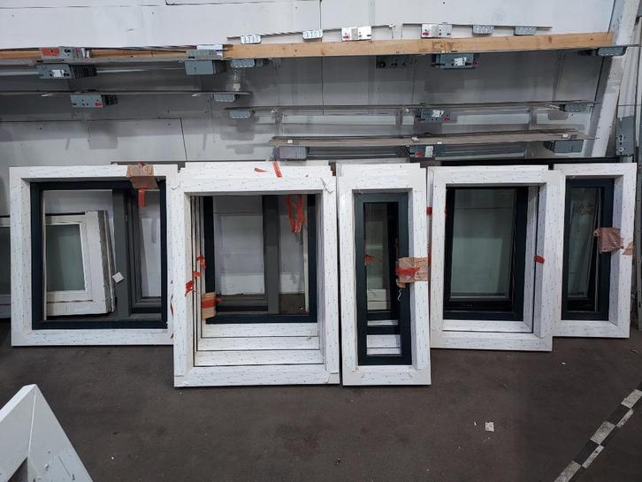 Nieuw partij kunststof raamkozijnen draaikiep etc, Doe-het-zelf en Verbouw, Glas en Ramen, Zo goed als nieuw, Gevelraam of Ruit