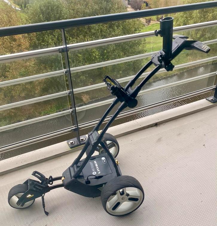 Elektrische Motocaddy M1 Pro golftrolley met parapluhouder, Sport en Fitness, Golf, Gebruikt, Golfkar, Ophalen