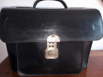 Zwarte rundleder oude HTM tas. beschikbaar voor biedingen