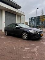 Volvo S60 1.6D Drive 84KW Powershift 2012 Zwart, Auto's, 4 cilinders, 1404 kg, Origineel Nederlands, Diesel