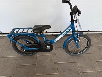 Jongens fiets beschikbaar voor biedingen