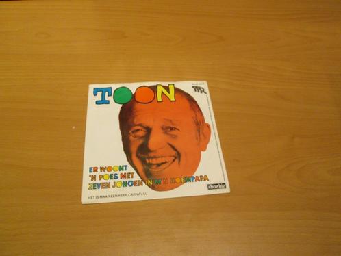 Toon Hermans - Er Woont 'N Poes Met Zeven Jongen In M’n Hoem, Cd's en Dvd's, Vinyl Singles, Zo goed als nieuw, Nederlandstalig