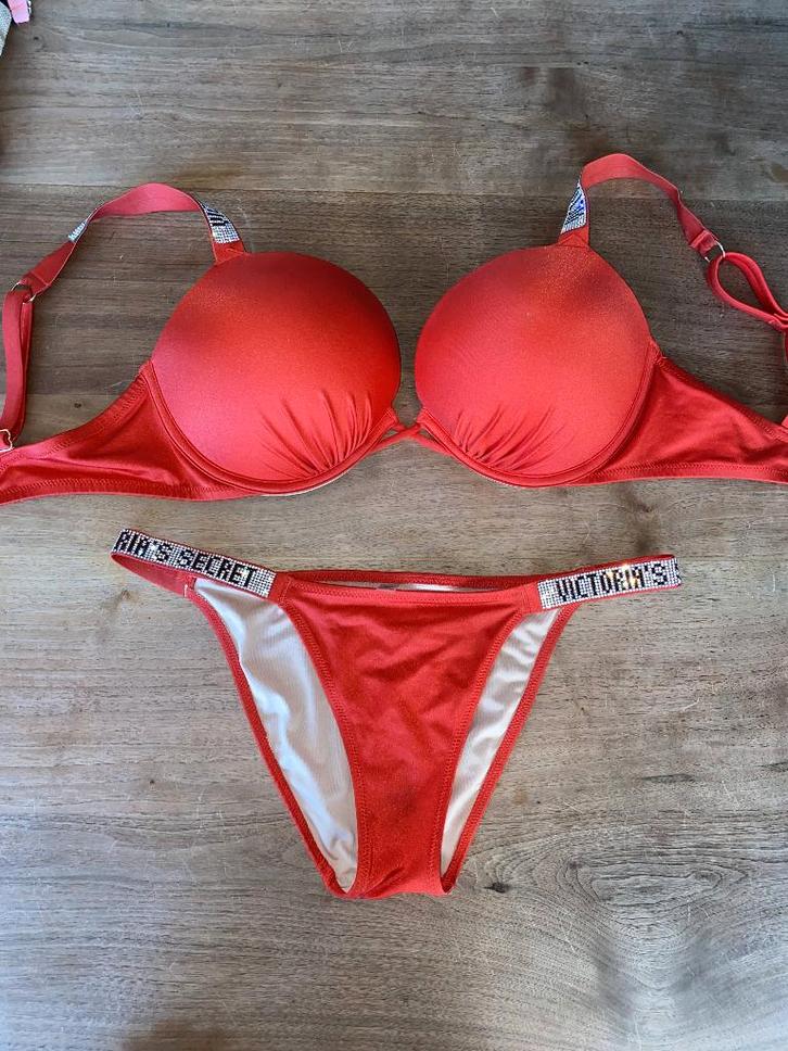 Rode Victoria's Secret bikini, Kleding | Dames, Badmode en Zwemkleding, Zo goed als nieuw, Bikini, Rood, Verzenden