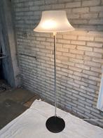 Vintage Design Hala Jaren '80 Vloerlamp met Witte Kap, Huis en Inrichting, Lampen | Vloerlampen, Metaal, Design Klassieker, 150 tot 200 cm