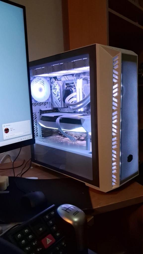 Gaming PC - Krachtige gaming pc, Computers en Software, Desktop Pc's, Zo goed als nieuw, 4 Ghz of meer, SSD, 32 GB, Met videokaart