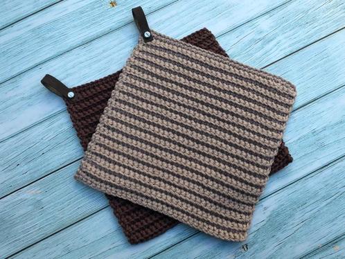 Handmade gehaakte pannenlappen bruin beige leren lusje haken, Hobby en Vrije tijd, Breien en Haken, Nieuw, Haken, Ophalen of Verzenden