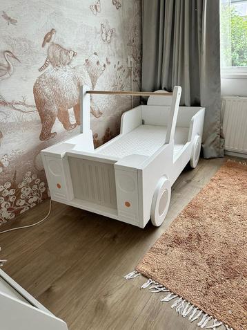 Auto bed kindere kamer beschikbaar voor biedingen