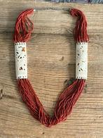 Vintage bloedkoraal ketting met hand bewerkt yakbone, Ophalen of Verzenden, Overige materialen, Ketting